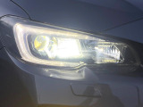 【LEDヘッドライト】悪天候や夜間走行時も良好な視界を確保し安心して運転できる高輝度LEDヘッドライトを装備!点灯速度が早く、消費電力も抑えられています。
