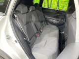 後部座席も気になるようなキズ・汚れやへたり等、大きなダメージはなく、良好な状態です。