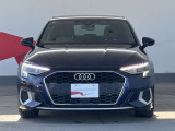 Audiの象徴であるシングルフレームグリルをよりワイドで低くシャープなデザインとすることでワイド&ローのフォルムを協調しています。