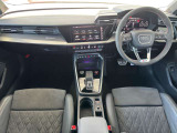 Audiのインテリアはエクステリア同様、優れたデザイン性とクオリティ、そして機能性を兼ね備えております。