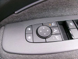 ドアミラーの鏡面の調節、格納は運転席からすべて操作できます!