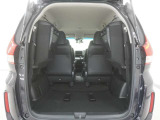 3列目シートを跳ね上げれば広々ラゲッジスペースになります!!