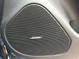 【BOSEサウンドシステム】メーカーオプションの高品位サウンドシステムを搭載。専用のチューニングが施された大小様々なスピーカーから良質なサウンドが奏でられ、臨場感あふれる音響空間を演出します。