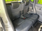 後部座席も気になるようなキズ・汚れやへたり等、大きなダメージはなく、良好な状態です。