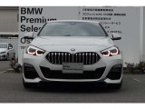 BMWの代名詞の【キドニーグリル】グリルが腎臓のように見えるので【キドニー】と呼ばれるようになりました。一目見ただけでBMWであると認識できる確固たるアイコンとして存在感を放ちます。