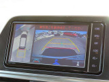 バックカメラの他に上から見下ろしたような画像が見れるアラウンド(全方位)モニター。前後左右を把握できます!