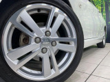 【純正16インチアルミホイール】外観にマッチした純正アルミホイールを装着しております。各種社外アルミホイールや、スタッドレスタイヤも取扱いしております。是非ご相談ください♪