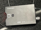 【ETC】有料道路を利用する際に料金所で停止することなく通過できる、ETC車載器(ノンストップ自動料金収受システム機器)が装備されています。セットアップを行うことで利用可能になります。