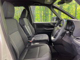 運転席シート廻りは使用感も少なく、良好な状態となっています。前オーナー様が丁寧に使っていたことがよくわかりますね。