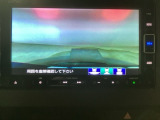 【バックカメラ】運転が苦手な方も車庫入れラクラクです!ギアをリバースに入れれば自動的に切り換わりますので、面倒な操作は不要です♪狭い駐車場もお車を傷つけず安心ですね!