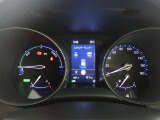 とっても見やすいメーターです。夜間時はラグジュアリーな気分にさせてくれる照明が魅力ですので、夜のドライブも楽しみになりますよ♪
