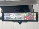 【インテリジェント ルームミラー】車両後方のカメラ映像をミラー面に映し出すので、車内の状況や、天候などに影響されずいつでもクリアな後方視界が得られます!