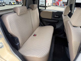 後部座席も気になるようなキズ・汚れやへたり等、大きなダメージはなく、良好な状態です。