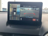 ギアをRに入れるとバックカメラの画面になりガイドが表示されますのでバック時も安心してください。視覚は大事ですね!