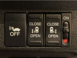 【両側パワースライドドア】両側がパワースライドドアになっており、運転席のスイッチやスマートキーでも開閉が可能です!開口部も広いので乗り降りも楽々♪
