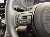 ステアリングにオーディオ操作スイッチが付いています。オーディオ画面に直接タッチしなくても操作が出来ますので、運転に集中できます。
