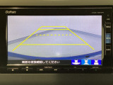 【バックカメラ】運転が苦手な方も車庫入れラクラクです!ギアをリバースに入れれば自動的に切り換わりますので、面倒な操作は不要です♪狭い駐車場もお車を傷つけず安心ですね!