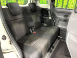 後部座席も気になるようなキズ・汚れやへたり等、大きなダメージはなく、良好な状態です。
