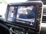 アラウンドビューモニターは、まるで上空から見たような映像で駐車をサポート!苦手な駐車も心強いですね!