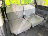 3列目シートはもちろん状態良好☆大人でもゆったりと座って頂けますので、大人数でのお出かけもラクラクです♪ご家族で、気の知れた仲間で、ドライブに行くのが楽しみですね♪