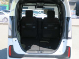 後部座席を倒すと荷室も奥行きがありたくさんの荷物をのせることができます。