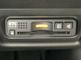 ハンドルの右下にETCがついています。高速道路の料金所の通過も楽々です!。 カードの取り出しもしやすい場所についています。