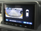 バックをするとき自動でリアの様子が映る『リアカメラ』付き!画面で確認しながらバックができますから安心ですね。でも、目視も大切ですよ!安全第一でお願いします!