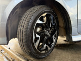 純正アルミホイールのお写真です。オシャレは足元からですね♪