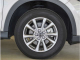 【純正アルミホイール】外観にマッチした純正アルミホイールを装着しております。ノーマルタイヤ、スタッドレスタイヤも広島マツダにお任せください。