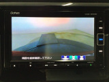 【バックカメラ】運転が苦手な方も車庫入れラクラクです!ギアをリバースに入れれば自動的に切り換わりますので、面倒な操作は不要です♪狭い駐車場もお車を傷つけず安心ですね!