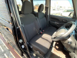 運転席シート廻りは使用感も少なく、良好な状態となっています。丁寧に使われていたことがよくわかりますね。