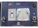 全周囲モニター付で、車庫入れも駐車もラクラクです。