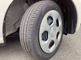 純正14インチフルホイールキャップでスタイルバッチリ!155/65R14タイヤです