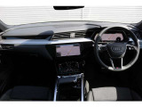 Q8 e-tron 55 クワトロ Sライン 4WD 
