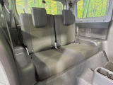 後部座席も気になるようなキズ・汚れやへたり等、大きなダメージはなく、良好な状態です。