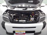【エンジンルーム】細部まで清掃が行き届いており、良好なコンディションです。納車前には自社工場にて点検整備をしっかり実施し、安心してお乗りいただける状態でお渡しいたします。