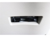 高速道路の利用時に便利なETC。料金所での停車や小銭を探す手間がなくなり快適です♪見た目もすっきりとしたビルトインタイプを装備しています。