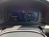 10.2インチのデジタルグラフィックメーター。燃費や車速、ホンダセンシング機能の注意表示など表示され、快適な運転に