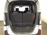 コンパクトボディーなのに、荷室はこんなに広々!たくさん荷物が積めますよ。