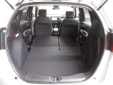 リアシートを倒せば広々荷室の出来上がり。アレンジ次第でさまざまな荷物が積み込めますよ。