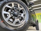 【純正15インチアルミホイール】外観にマッチした純正アルミホイールを装着しております。各種社外アルミホイールや、スタッドレスタイヤも取扱いしております。是非ご相談ください♪