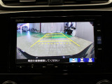 【バックカメラ】シフトを「R」の位置に入れると、自動的に画面がカメラ映像に切り替わり後方の視界をサポートする必須装備です!
