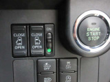 運転席からもスイッチ1つでリヤドアを開閉する事ができます。
