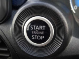 【プッシュスタート】キーが車内にあれば、エンジンの始動・停止はブレーキを踏んでスイッチを押すだけ!キーを取り出す手間を省き、ワンプッシュで操作するので簡単でスムーズ!