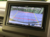 【バックカメラ】駐車時に後方がリアルタイム映像で確認できます。大型商業施設や立体駐車場での駐車時や、夜間のバック時に大活躍!運転スキルに関わらず、今や必須となった装備のひとつです!