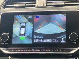 【アラウンドビューモニター】車を上から見下ろしているかのような映像で周囲の状況がひと目で確認、狭い駐車場に駐車するときも安心です♪