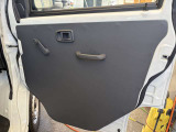 内張も新車の時のままですね。