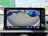 【バックモニター】後ろのカメラの映像をモニターに映し出すことができます!後方の見えない死角や、障害物との距離感をしっかり確認することができます!駐車が苦手な方におすすめです。