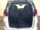 後席を格納すると、これだけの広さが!シーンに合わせたシートアレンジで、大きな荷物も積むことが出来ます♪