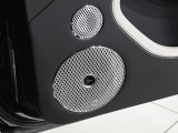 オプションのNaim for Bentley。音響設備にも妥協のない1台となっております。